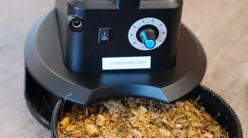 Nutriscope XL avec sa coupelle rotative pour analyser des échantillons hétérogènes